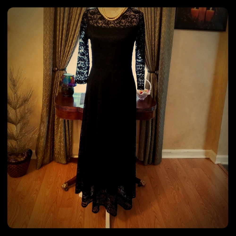 NWT Gorgeous black lace maxi dress size 10